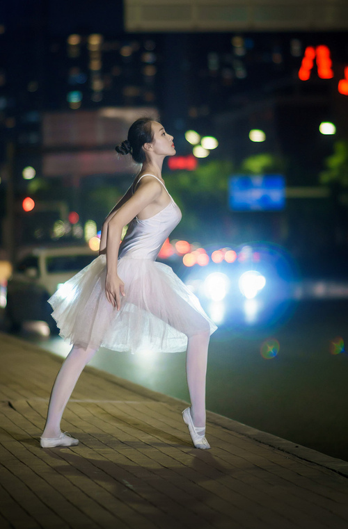 萨索洛是否应调整防守策略，萨索洛对萨勒尼