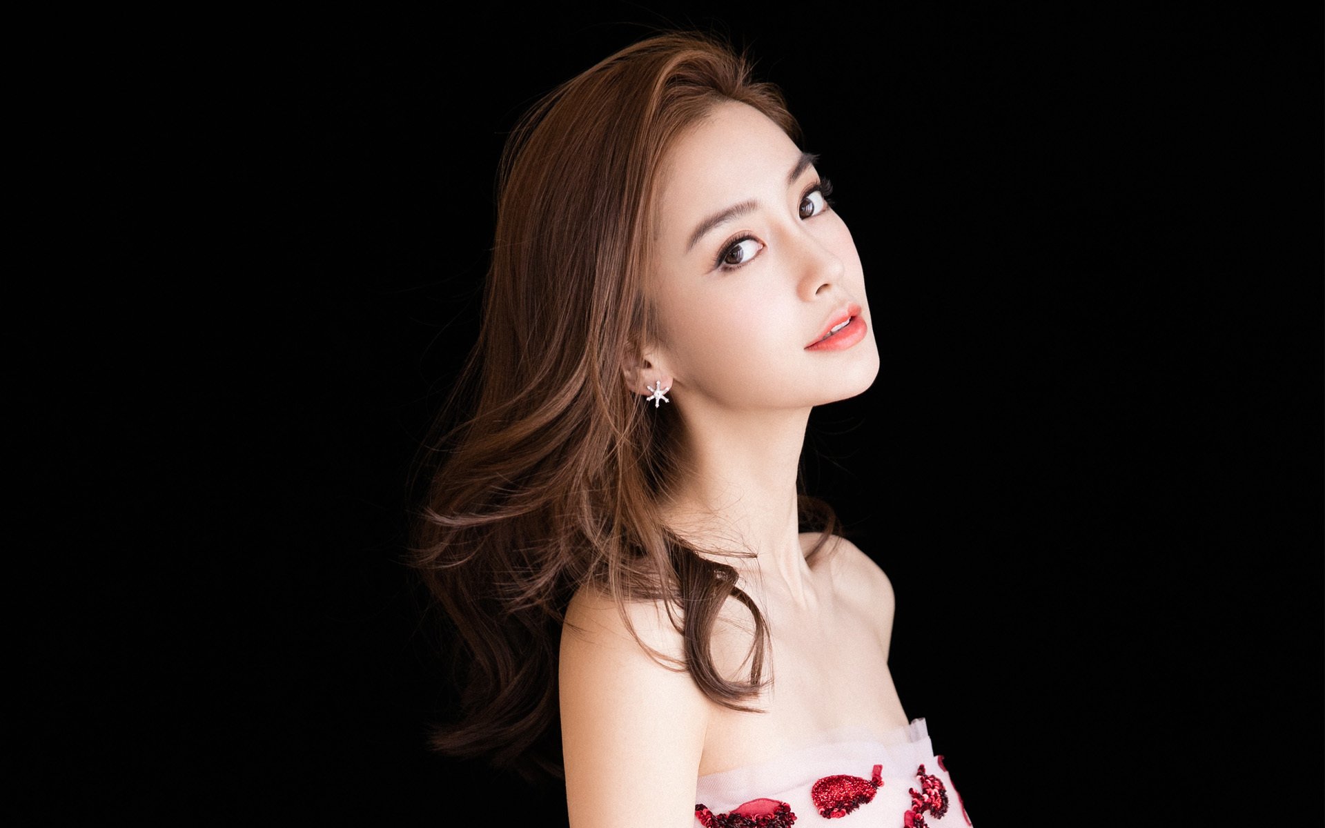 华体会登陆-雷丁传控流畅，皇家军团期待连胜，雷丁官网